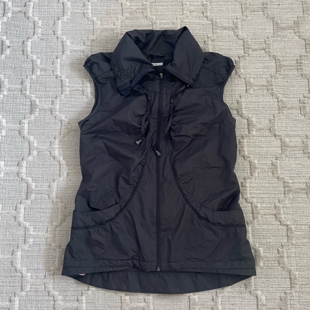 Lululemon vest, size 4, black